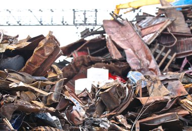 büyük hurda metal yığını