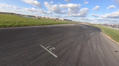 Otomobil yarışlarına arabalar katılıyor