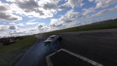 Otomobil yarışlarına arabalar katılıyor