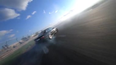 Otomobil yarışlarına arabalar katılıyor