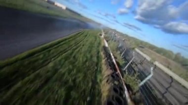 Otomobil yarışlarına arabalar katılıyor