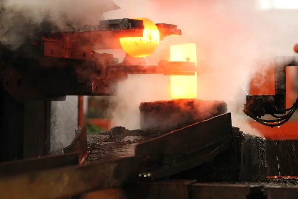 Automatic hot stamping process of grinding balls — Stock Photo, Image