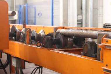 Uzun Metal çubuğunun hareketi