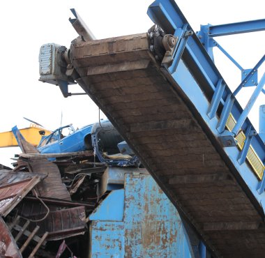 hurda metal taşımak için Asansör