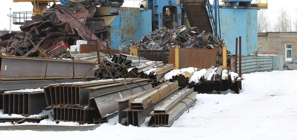 Magazijn van verschillende metalen profielen — Stockfoto