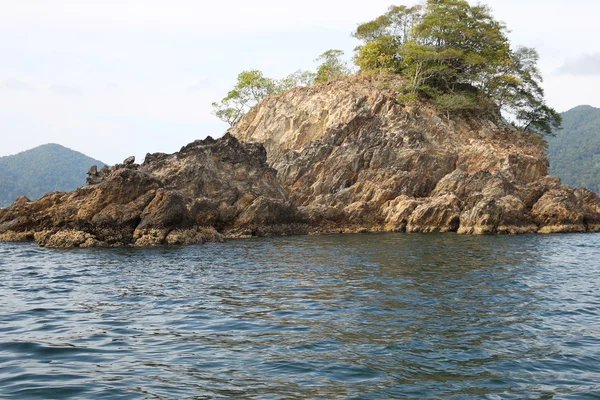 Festői kilátás nyílik a part, Koh Lipe Island-szigetek — Stock Fotó