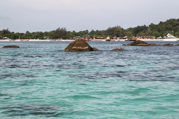 Pemandangan indah dari garis pantai kepulauan Koh Lipe Island — Stok Foto