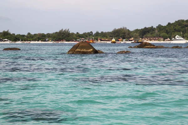 Natursköna vyer över kusten i skärgården ön Koh Lipe — Stockfoto