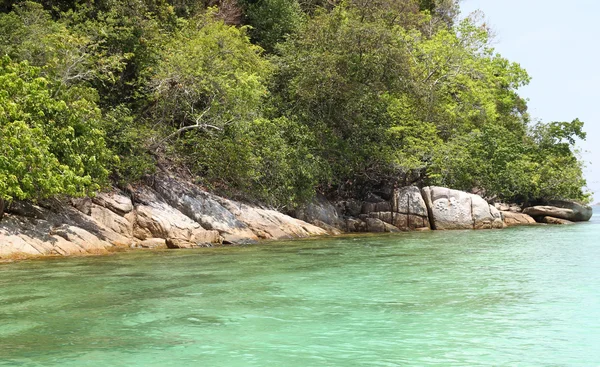 Scenic views of the coastline of archipelago Koh Lipe Island — Stock Photo, Image