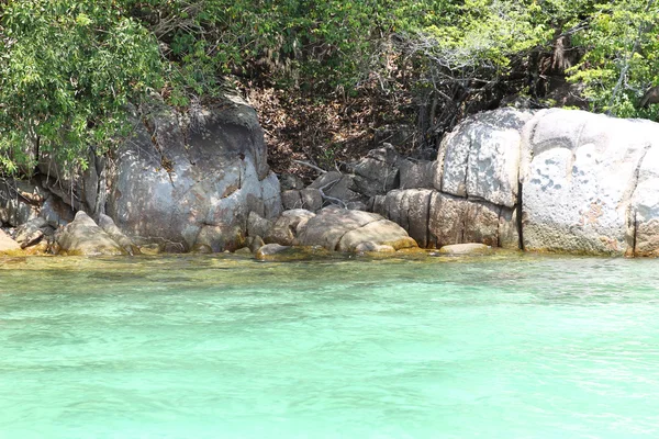 Natursköna vyer över kusten i skärgården ön Koh Lipe — Stockfoto