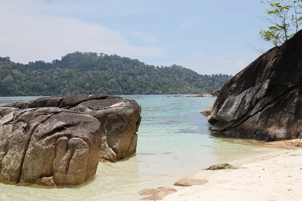 Large boulders on the beach — Stock Photo, Image