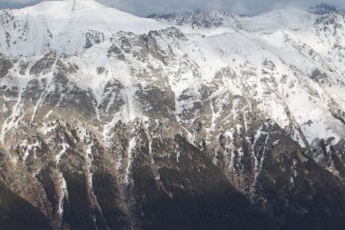Doğal görünümü Kayak Merkezi Dombay dağların