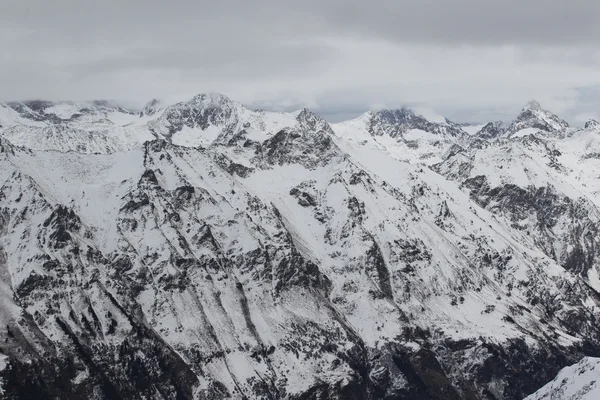 Vista panorâmica das montanhas, estância de esqui Dombay — Fotografia de Stock