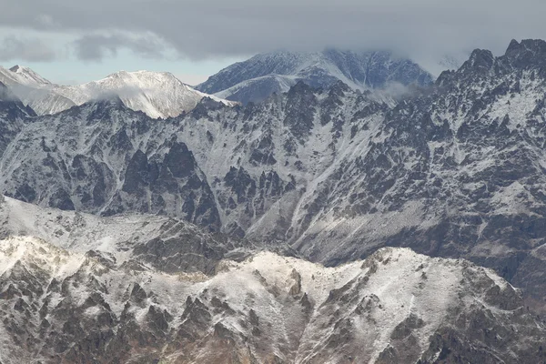 Doğal görünümü Kayak Merkezi Dombay dağların — Stok fotoğraf