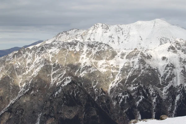 美丽的景色山滑雪场 Dombay — 图库照片