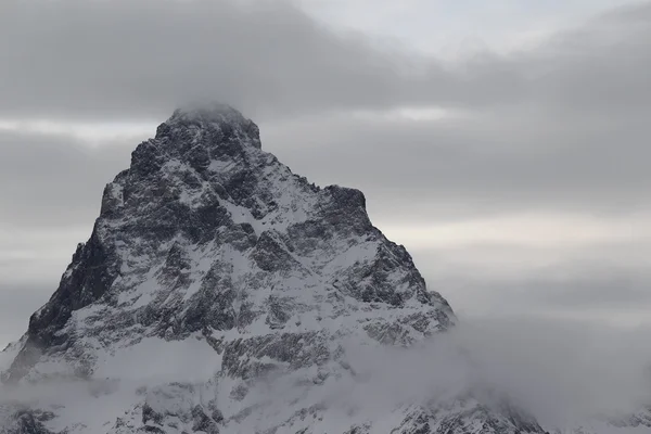 Vista panorâmica das montanhas, estância de esqui Dombay — Fotografia de Stock