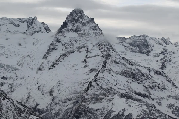 美丽的景色山滑雪场 Dombay — 图库照片