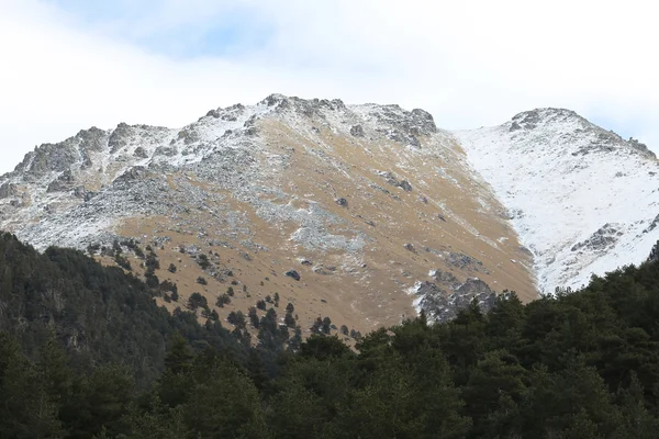 Doğal dağ manzarası — Stok fotoğraf