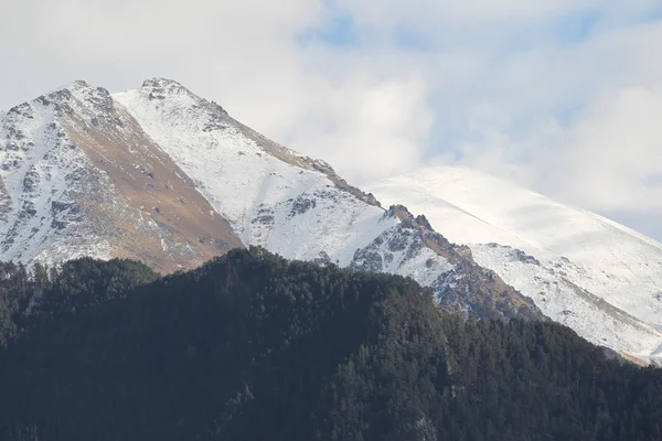 Panoramiche viste sulle montagne — Foto Stock