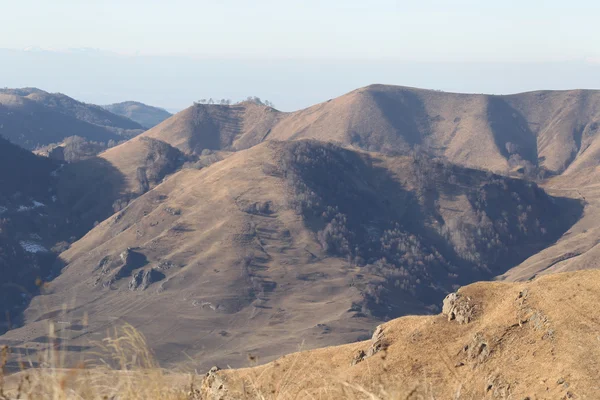 Vistas panorâmicas da montanha a partir do passo — Fotografia de Stock