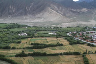 tibet eteklerinde