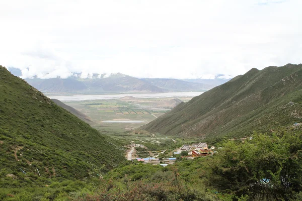 The kaki bukit dari Tibet — Foto Stok Gratis