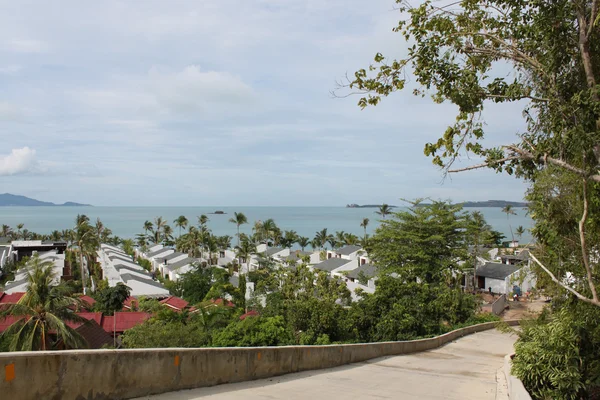 Krásný výhled na krajinu s architektonickými prvky v Koh Samui — Stock fotografie