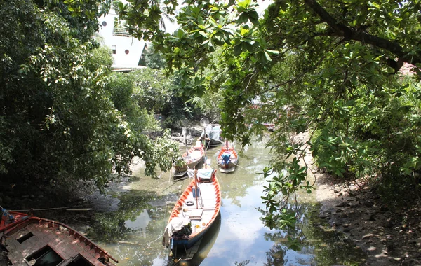 Paisaje con barcos de pesca en la isla de Koh Samui — Foto de Stock