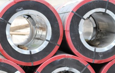 Haddelenmiş polimer kaplama ile galvanizli çelik