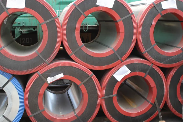 Gewalzter verzinkter Stahl mit Polymerbeschichtung — Stockfoto
