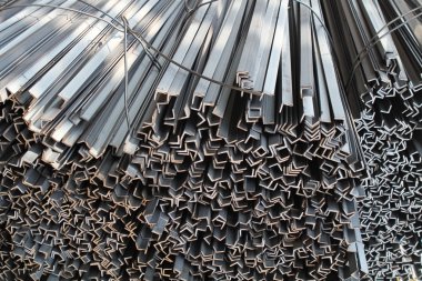 Metal profilleri yapıları oluşturmak için temel açı