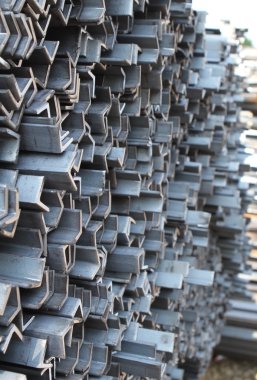Metal profilleri yapıları oluşturmak için temel açı