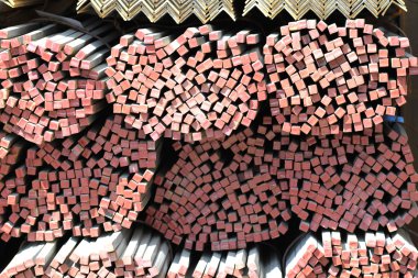 kare kesit uzun metal çubukları