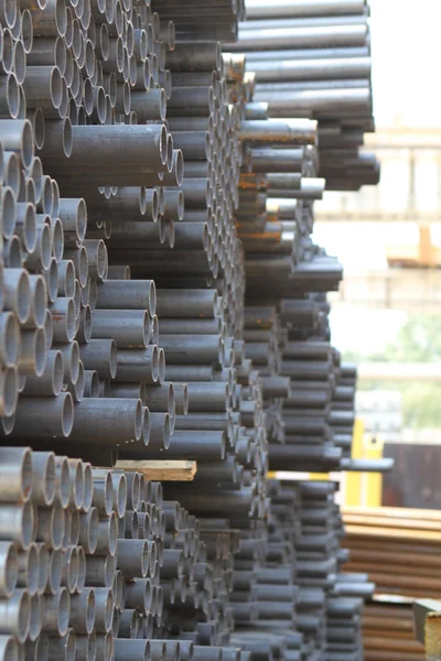 Metallprofiler tube foundation för att bygga strukturer — Stockfoto