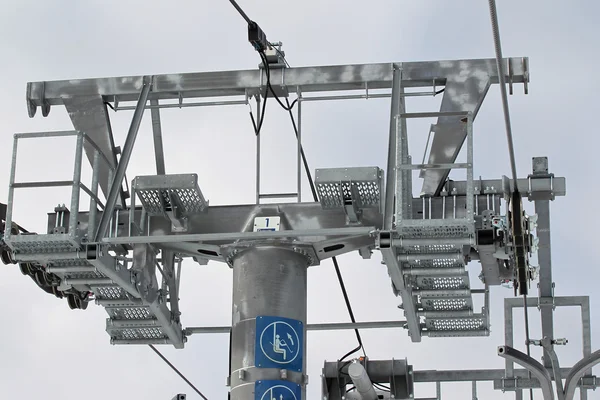 Metalen constructie leidt de lift station wiel — Stockfoto