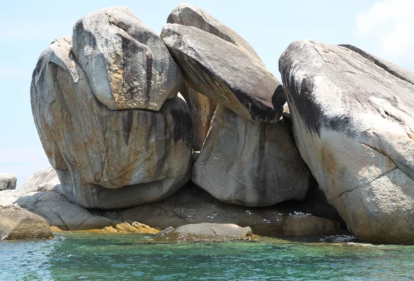 Isle of large stones in the ocean — Stock fotografie