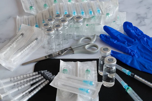 Medicinskt Färdiga Hypodermiska Sprutor Och Injektionsflaskor Med Vaccin — Stockfoto