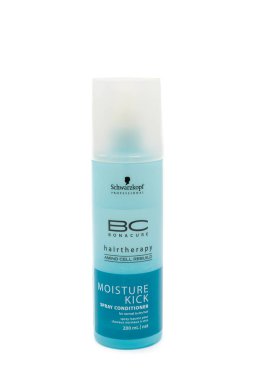 Irvine, İskoçya, İngiltere - 09 Ocak 2021: Schwarzkopf BC Bonacure Hair Terapi saç ürününü plastik bir tüp ve geri dönüşümlü plastik bir bluzla damgaladı..