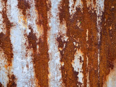 Yoğun paslanmış metal yüzey dokusu, turuncu kahverengi korozyon oksitlenmesi ve yıpranmış arkaplan yapısı.