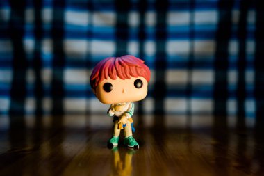 Gangnam, Güney Kore - 01 Mart 2020. BTS mağazasında BTS karakter figürü