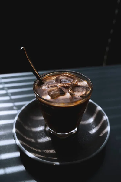 Filiżanka Kawy Świetle Cieniu — Zdjęcie stockowe