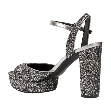 Yüksek topuklu ayakkabılar beyaz arkaplanda izole edilmiş.