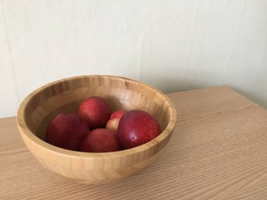 Satılık kırmızı elmalar