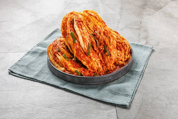 Koreanisches Essen Chinakohl Kimchi Schüssel Auf Grauem Hintergrund — Stockfoto