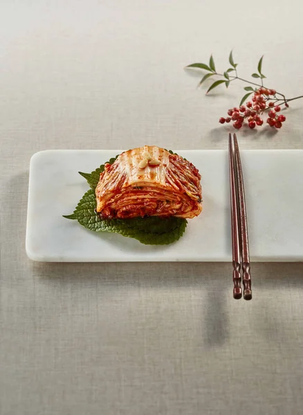 Comida Coreana Kimchi Repolho Chinês Prato Definido Fundo Cinza — Fotografia de Stock