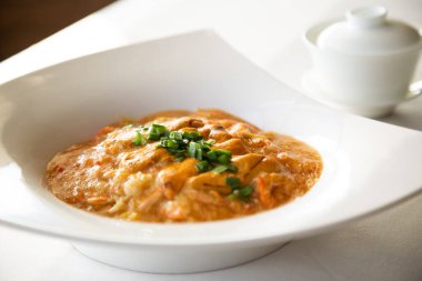 Lezzetli ve sağlıklı bir tabakta köri