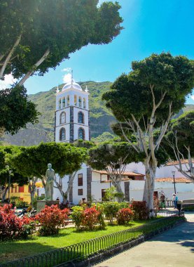 GARACHICO, TENERIFE, CANARY Adaları, İSPAN - 4 Nisan 2019: Öğleden sonra küçük Garachico kasabasının merkezi