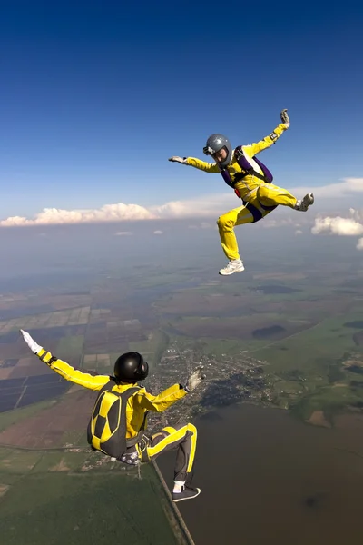 Parachutisten in vrije val. — Stockfoto