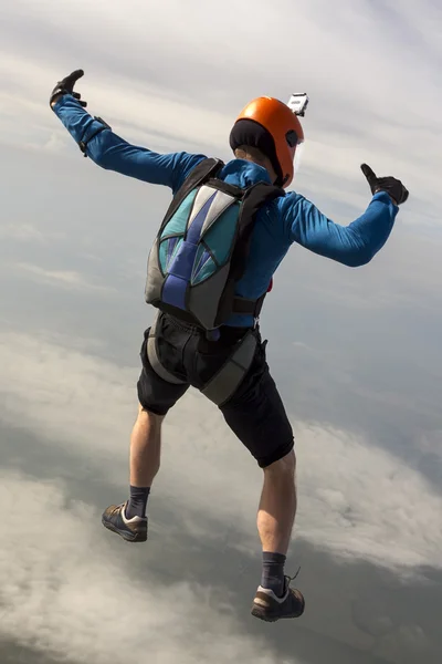 Skydiver effectue figure freestyle . — Photo