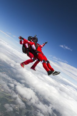 sports parachutists building a figure